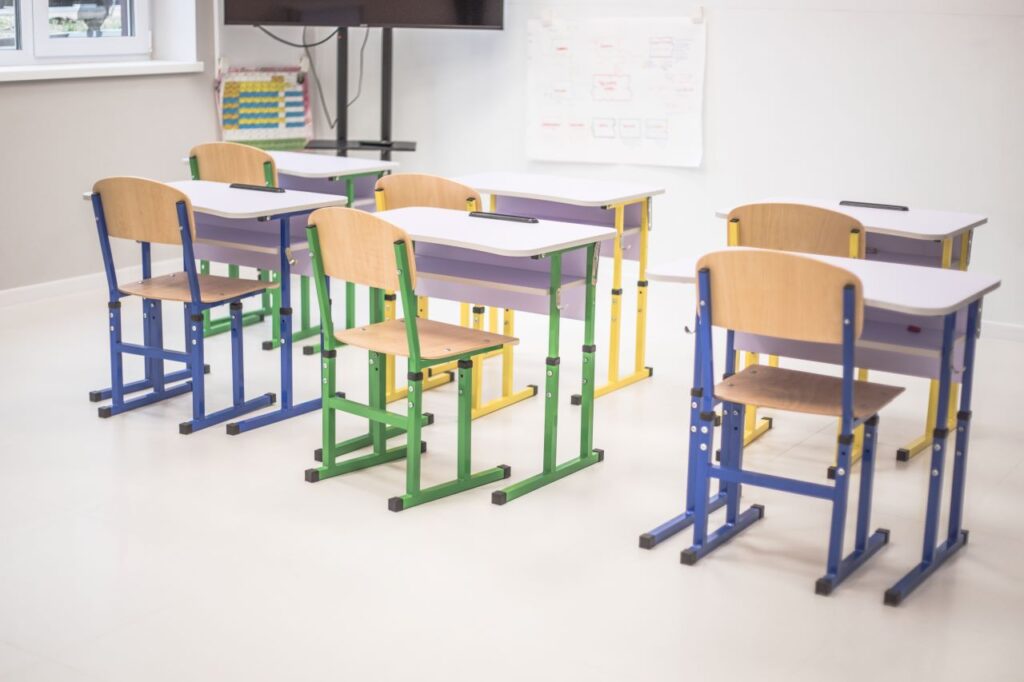 Destockage mobilier scolaire